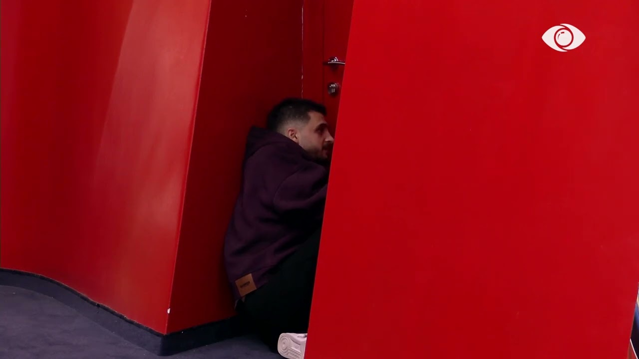 Të dua.../ Gimbo bisedon me Selin nëpërmjet derës së shpellës