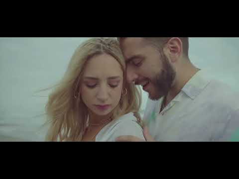 Tres Dedos - Tan Raro (Official Video)