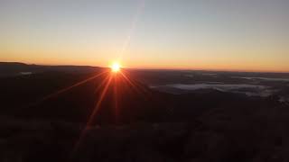 preview picture of video 'Sol nascendo no Pico Agudo em Sapopema - PR'