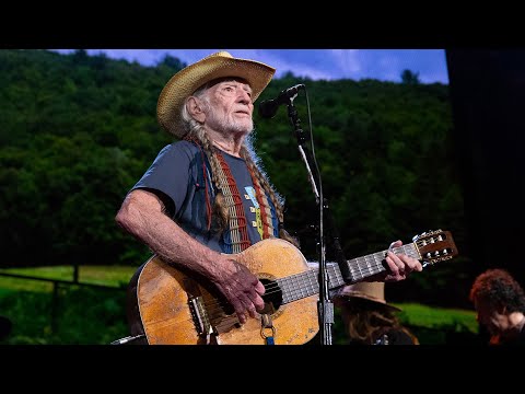 Willie Nelson & Family - My Favorite Picture of You (Live at Farm Aid 2019)