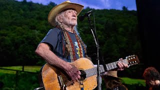 Willie Nelson &amp; Family - My Favorite Picture of You (Live at Farm Aid 2019)