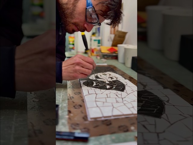 Vídeo relacionado con Azulejos de mosaico de vidrio de color iridiscente mágico