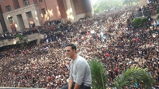Akshay Kumar&#39;s Fans sing &quot;Soch Na Sake&quot; at Amity University | Jolly LLB 2 Promotions