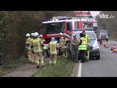 Tödlicher Unfall im Kreis Stormarn: Feuerwehrmann entdeckt Mann im Graben
