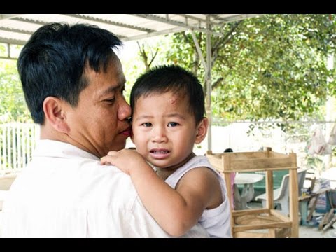 Mồng 8/3 gặp lại ‘soái ca’ văng ra khỏi bụng mẹ - Tin tức trong ngày