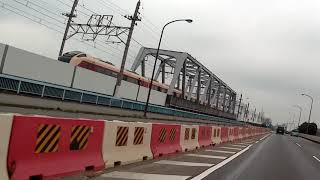 京葉線E653系国鉄色と並走　桜がいっぱい