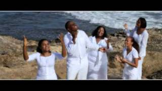 Gospel Celebration Singers - Dieu est si grand (Clip Officiel)