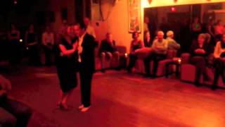 Marika Landry y Guillermo Cerneaz bailando Tango.