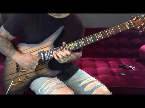 Synyster Gates working on pentatonic/blues lessons - 05.12.2018