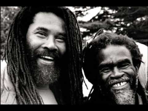 Let The Music Play lyrics