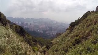 preview picture of video '【Hong Kong Hiking Tour】Choi Hung MTR 彩虹港鐵→Jat's Road 扎山道→Kowloon Peak 飛鵝山 - Part 1'