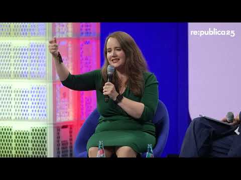 Video Thumbnail: [EN] re:publica 25: Politics, personal: Ricarda Lang in conversation with Johnny Haeusler