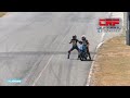 Knallende knokpartij na bizarre botsing tijdens motorrace - RTL NIEUWS