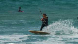 preview picture of video 'Guincho Kite Surfing'