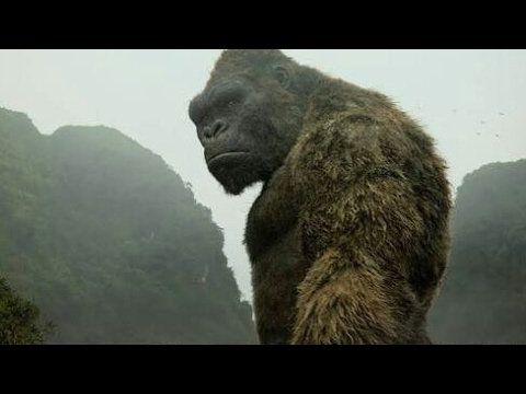 Kong vs lula gigante - toby kebbell da de cara com kong | kong a ilha da caveira (2017)