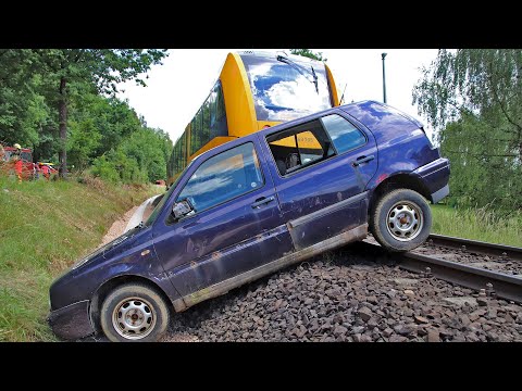 Üben für den Ernstfall - Zugunglück: Einsatzübung von Rettungskräften mit der Deutschen Bahn