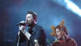 Chris Young sings Baby Please come home in Knoxville, Tn 12-10-16