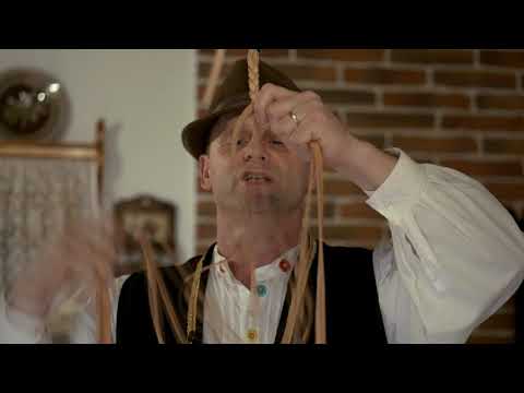 DEŇ S... výrobcom pastierskych bičov