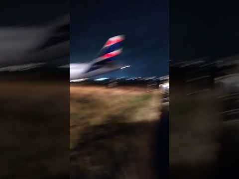 Após avião sair da pista, aeroporto de Chapecó permanece fechado para pousos e decolagens