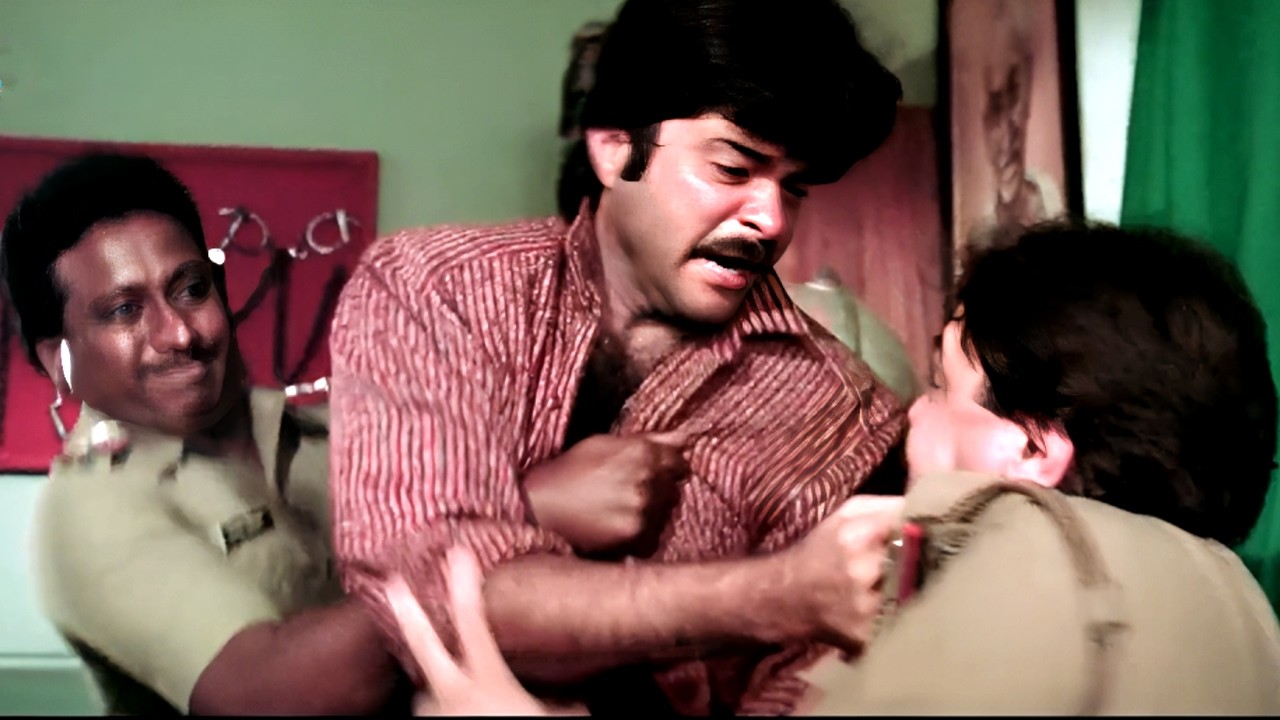 Iski Vardi Utaaro! Tum Jaise Logon Ne Hi Is Desh Ko Barbaad Kiya Hai | Anil Kapoor Action | Tezaab