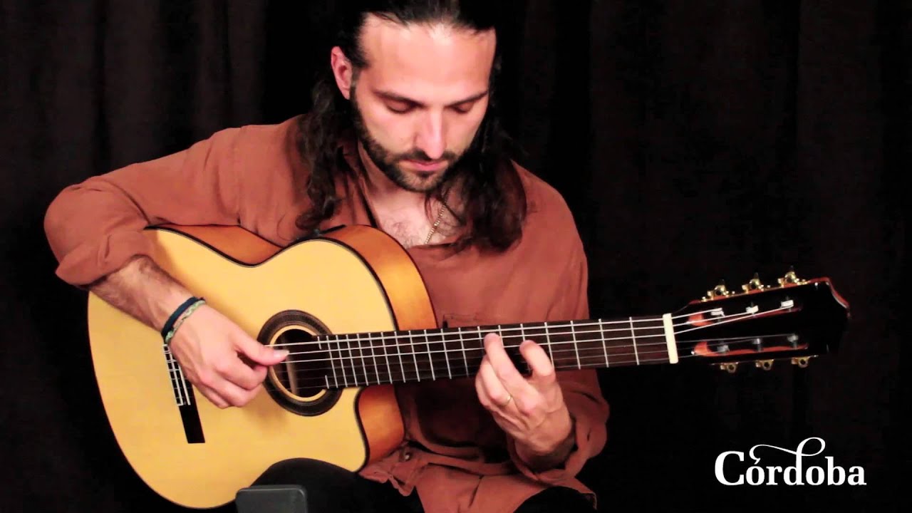 Cordoba Gk Studio Classical / Nylon String w/Pickup - Natural