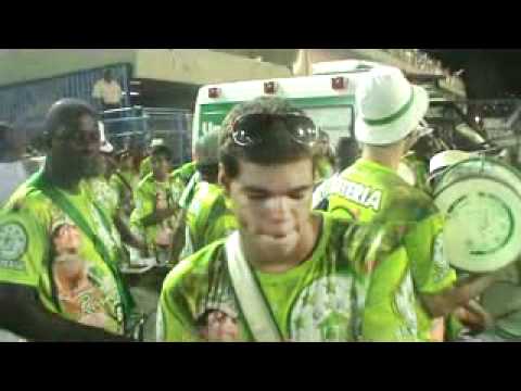 Bateria da Cubango no ensaio técnico do Sambódromo