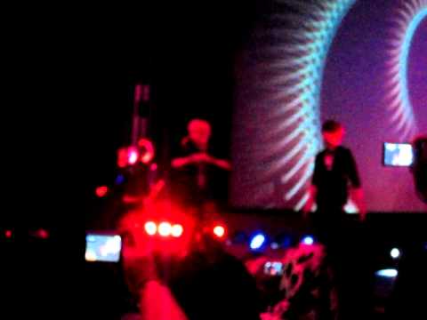 111103 [Fancam] SHINee in London 3rd Nov - SHINee come onto the stage & Ring Ding Dong 1st part