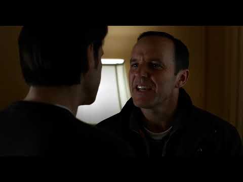 Mr. Popper's Penguins theatrical trailer still with Jim Carrey and penguins