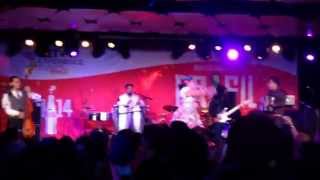 Cumbia Morada La Santa Cecilia