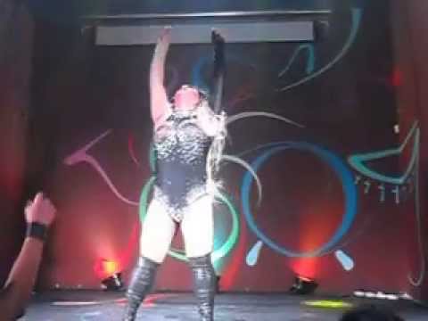 Mikaela Pitt no The Best Layla Ken na Danger