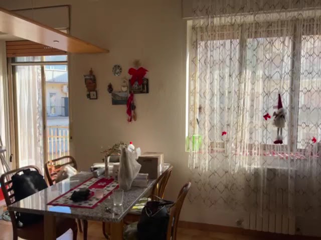 VENDESI ULTIMO PIANO LUMINOSO CON DOPPIA BALCONATA, POSTO AUTO - VIA EPOMEO, NAPOLI