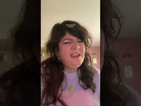 come into my arms 🌸 my favourite time of the year is almost over so here's one last november-hug ✨