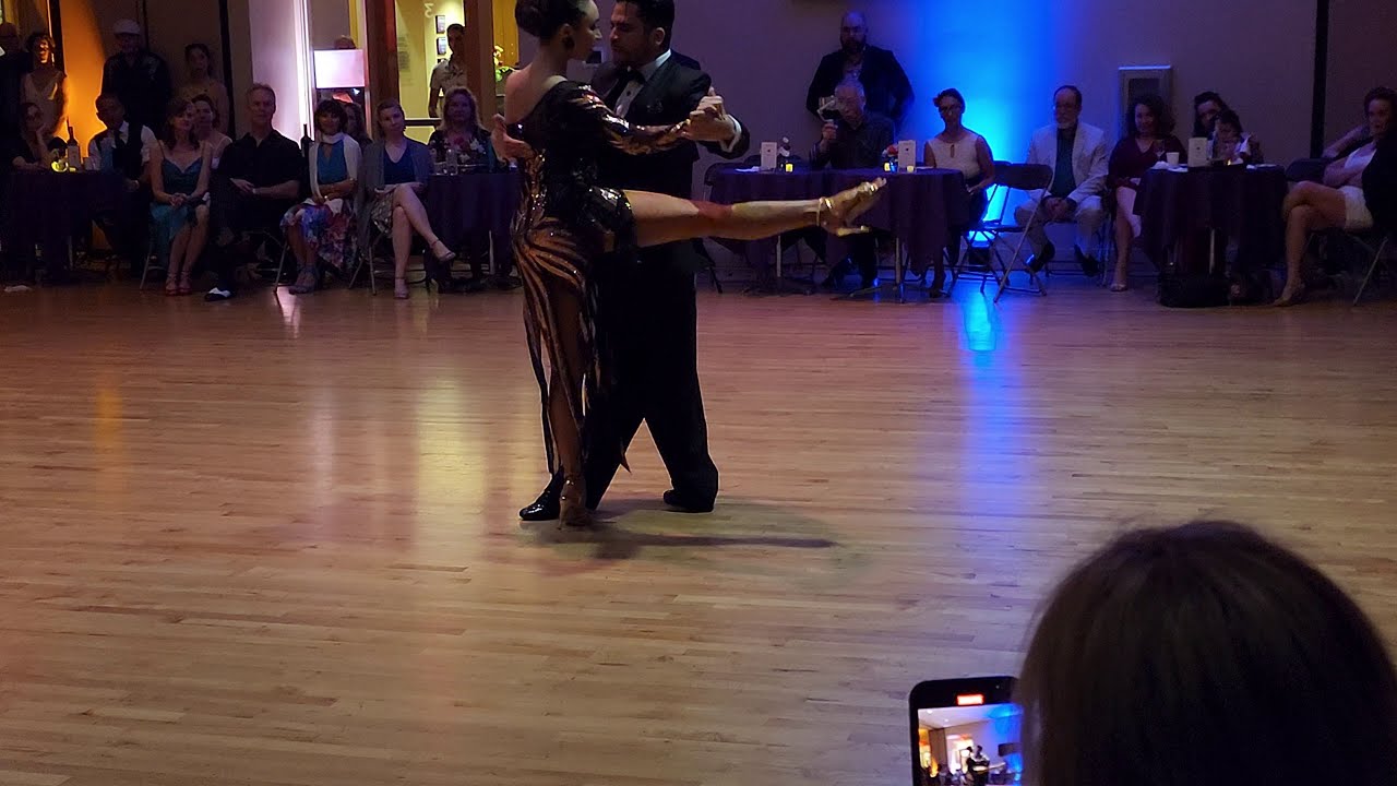 Argentine Tango: Martina Waldman & Alex Moncada - A Mis Compañeros