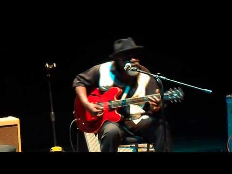 HOCHIE HOCHIE MAN - LURRIE BELL en MONTEVIDEO - 18-11-14