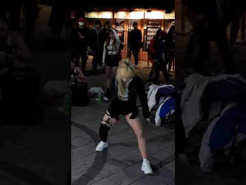 WANNA ONE 'LIGHT' COVER GIRL IS PRESENTING WONDERFUL PERFORMANCE PROBABLY THINKING THEM.PRETTY GOOD.