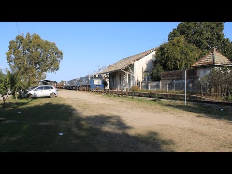 Trem vazio com 4 locomotivas (GL8 3635 rebocada) passando pela Vila da Quinta em Rio Grande RS.