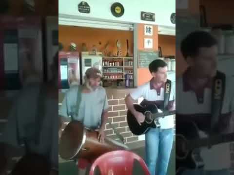 mendigo cantando no barkkkkkkkkkk