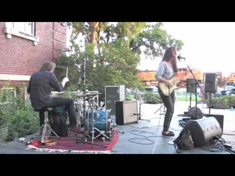 She Keeps Bees - Vulture