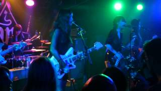 Dum Dum Girls - Season In Hell (live in Athens)