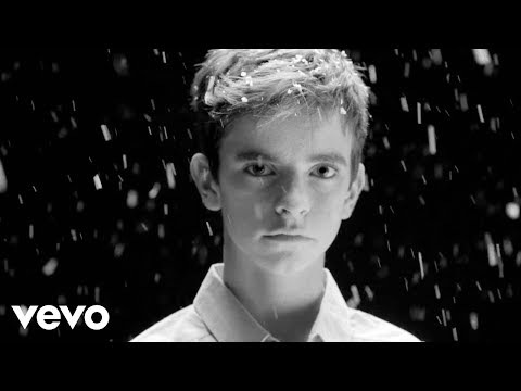 download lagu mp3 mp4 L Homme En Rouge, download lagu L Homme En Rouge gratis, unduh video klip L Homme En Rouge