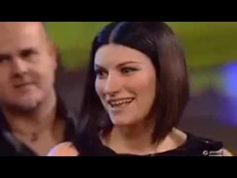 Laura Pausini e Checco Zalone La Solitudine @Zelig