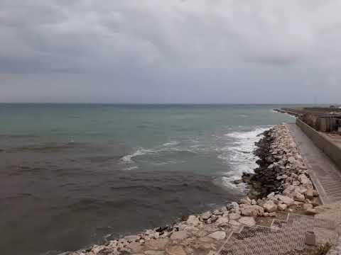 Enorme chiazza marrone dal depuratore alla spiaggia