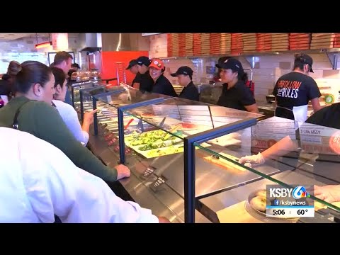 Free pizza leads to long lines at new Blaze Pizza location