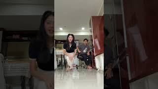 Download lagu kenapa dia panik gitu😅  #mikhajoanne #couple #coupletrend #lucu #relationship #shorts #shortsvideo mp3