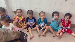 Cán bộ áo xanh chuyên làm nghề rửa đ.í.t