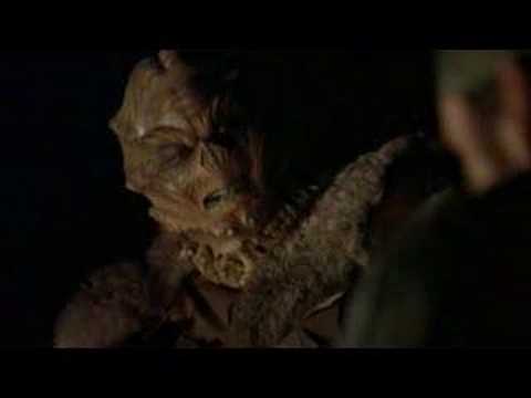 Stargate SG-1 - Chaka feeds Daniel with a symbiot head