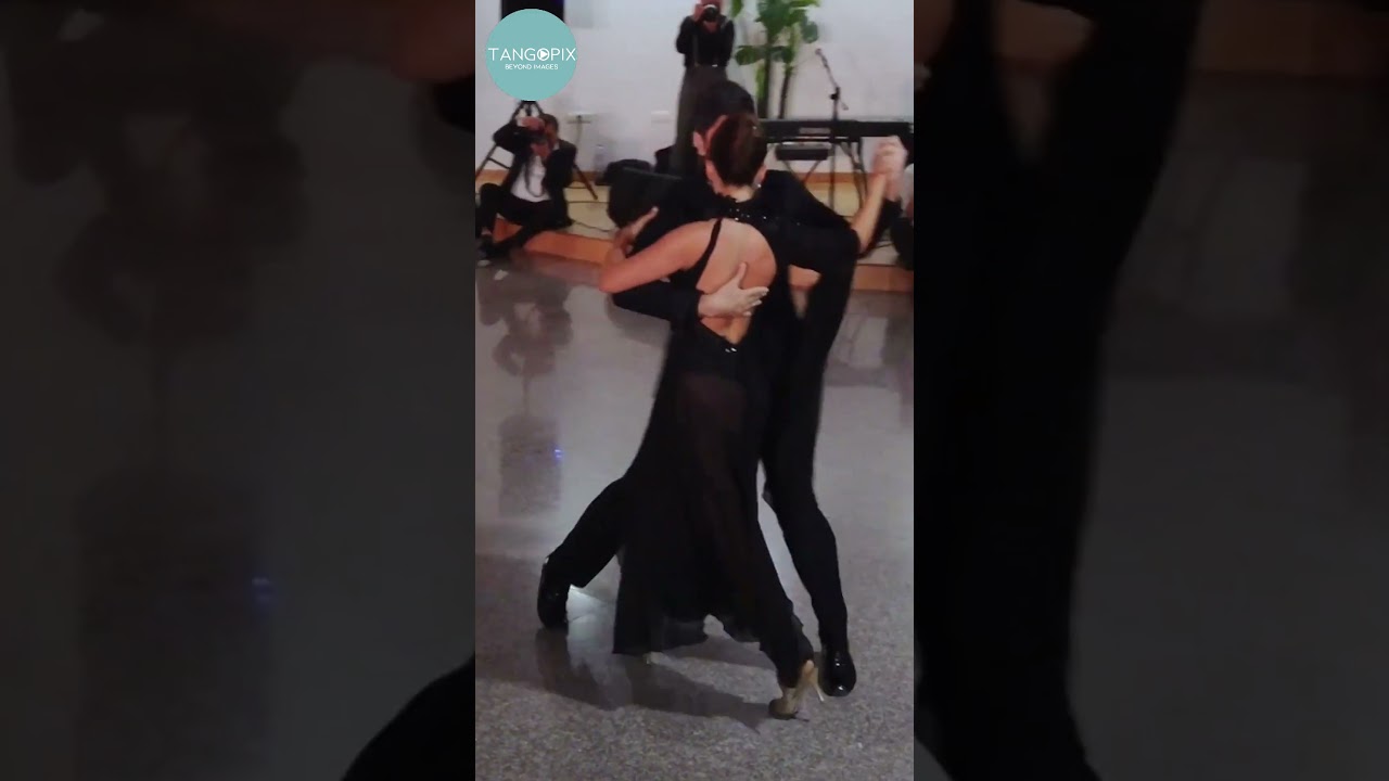 Agostina Tarchini & Sebastián Jiménez dance Aníbal Troilo & Roberto Goyeneche - Trenzas