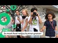 Kinderen werken als journalist in de buurt