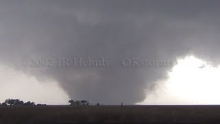 preview picture of video 'Happy, Texas Tornadoes - May 5, 2002'