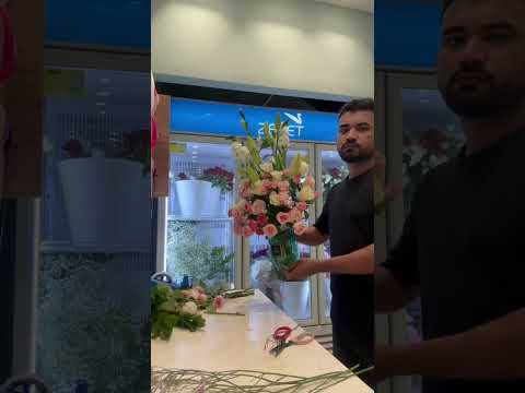 A FLOWER ARRANGEMENT #florist #flowers #floraldesign